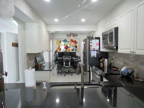 Tiny photo for 21 Royal Palm Way #2020, Boca Raton, FL 33432 (MLS # B26031419)