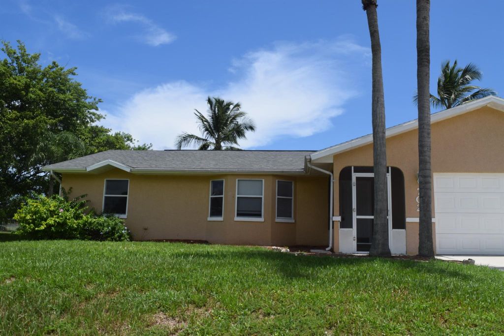Photo of 702 SW Arkansas Terrace, Port Saint Lucie, FL 34953 (MLS # R11010013)