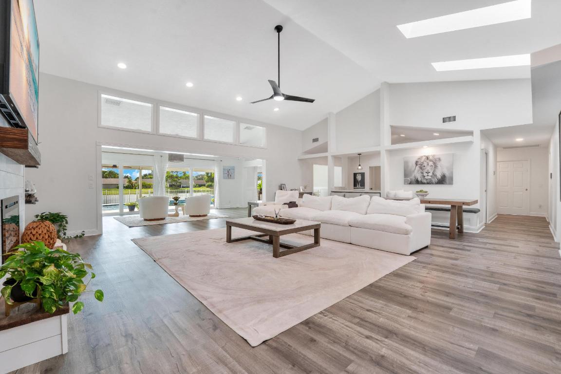 7104 SE Bunker Hill Drive