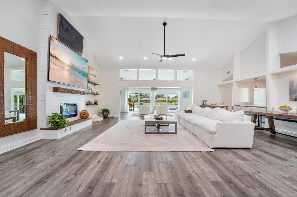 7104 SE Bunker Hill Drive