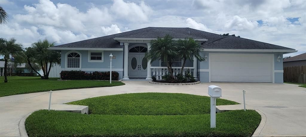 Photo of 982 SE Atlantus Avenue, Port St Lucie, FL 34983 (MLS # R10832609)
