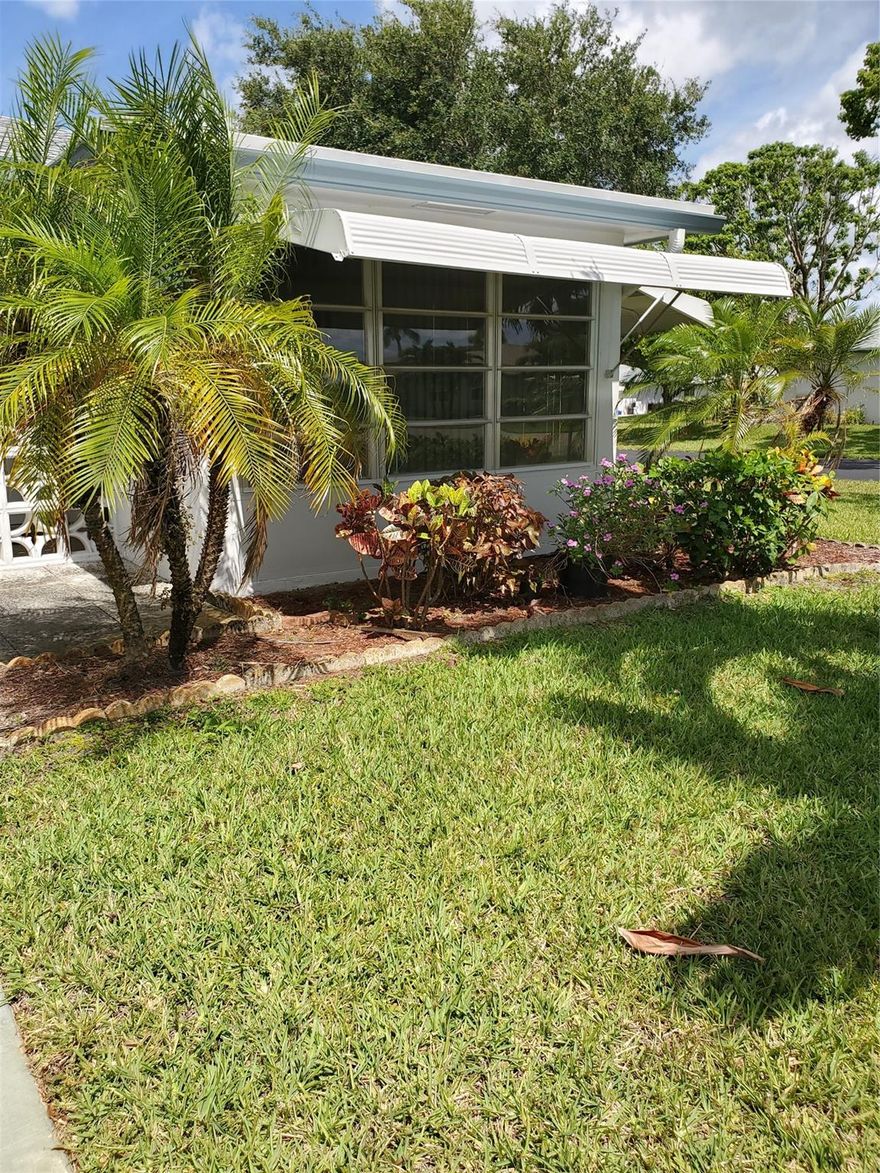 Here is a 2 bedroom, 2 bathroom fully furnished, very cheerful villa for rent. Because it is a corner unit, it is sunny, bright and spacious. High Point 5 is an active community offering a heated swimming pool, tennis and pickleball. Rent includes basic cable, water and garbage pick up. Minutes from downtown Delray where you can enjoy fabulous restaurants, shops, and, of course, the gorgeous beach.
You need to have a credit score of 700. First, last and security are required.