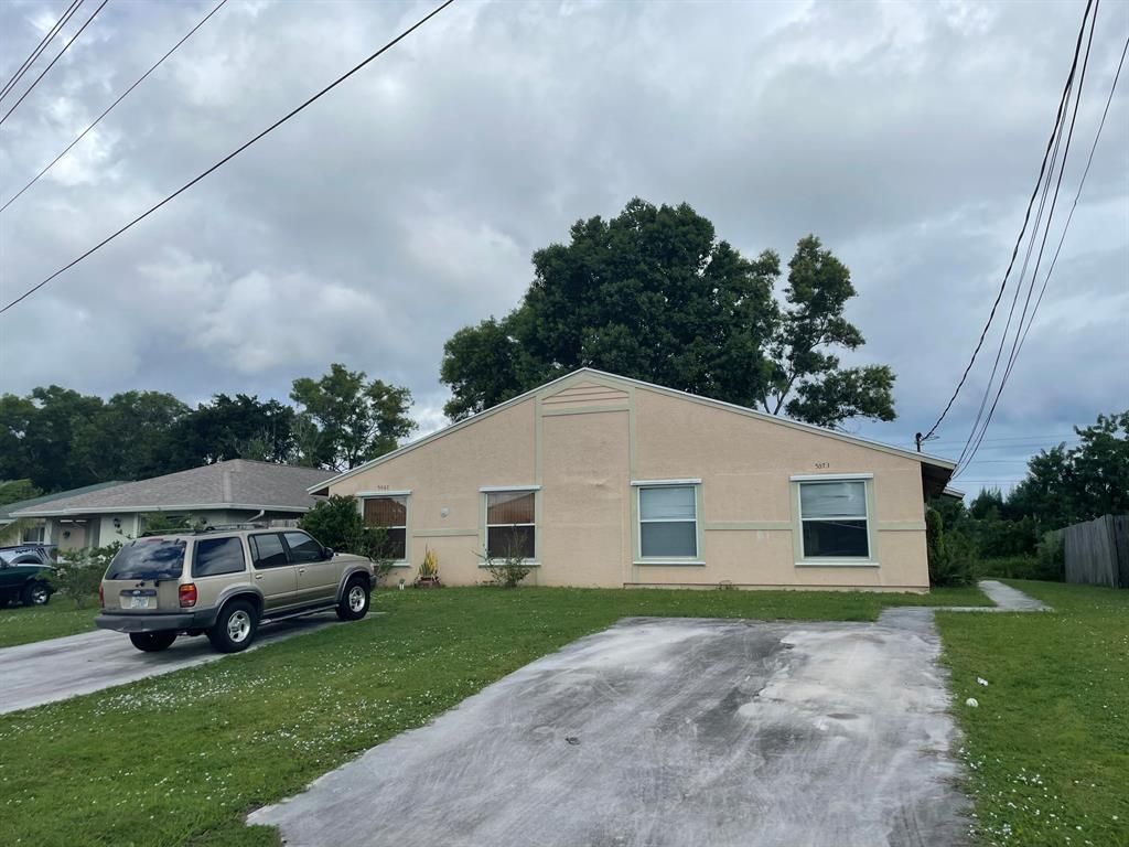 Photo of 5067 SE Primrose Way, Stuart, FL 34997 (MLS # R10753027)