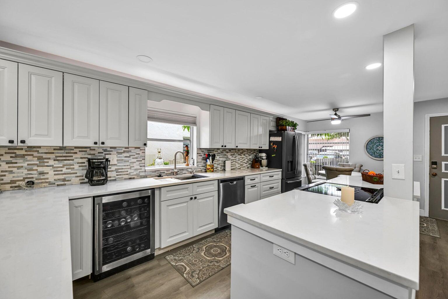 PALM GREENS AT VILLA DEL RAY CONDO II - Residential