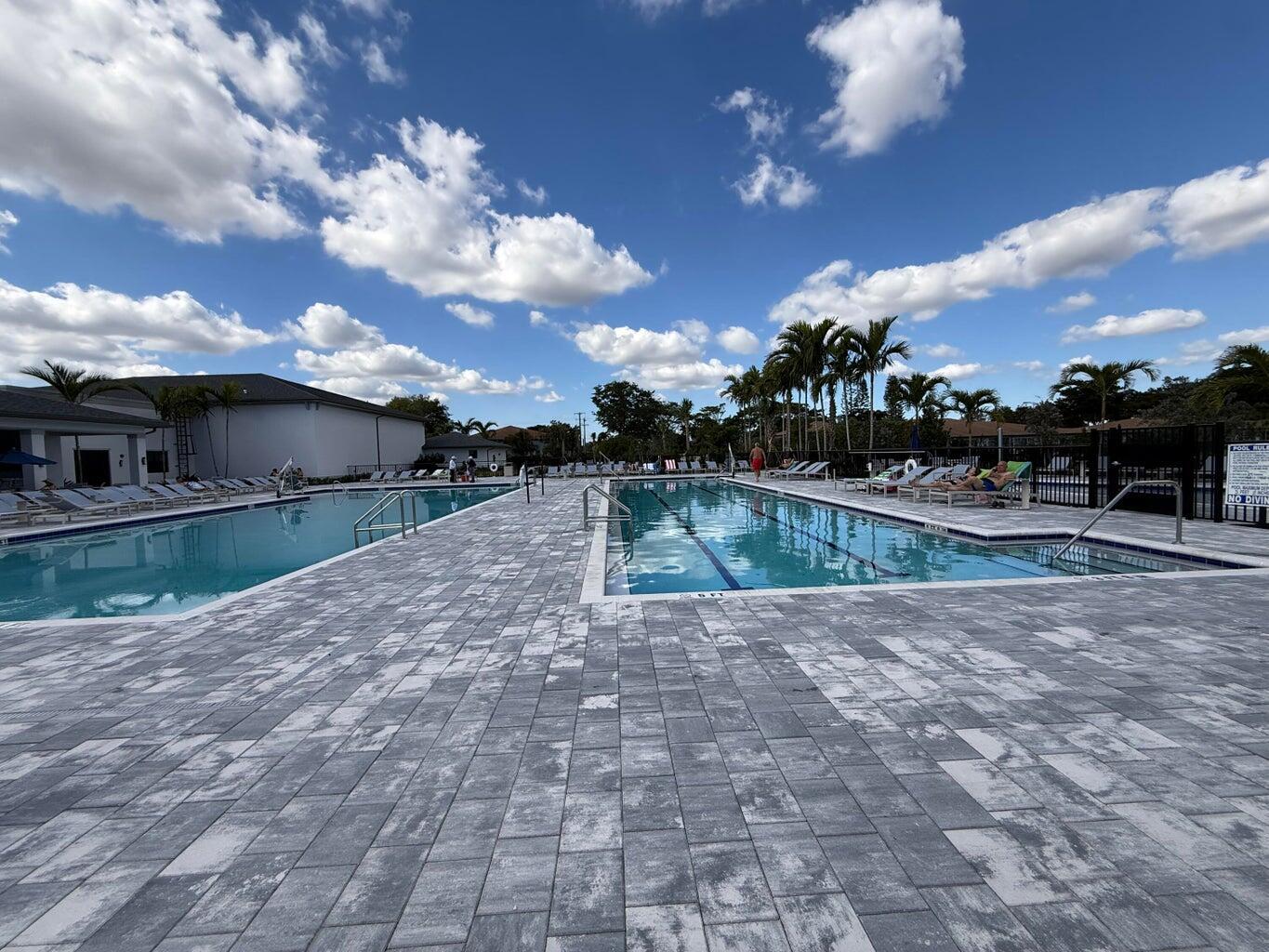 PALM GREENS AT VILLA DEL RAY CONDO II - Residential