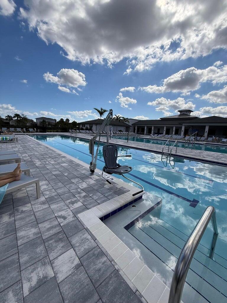 PALM GREENS AT VILLA DEL RAY CONDO II - Residential