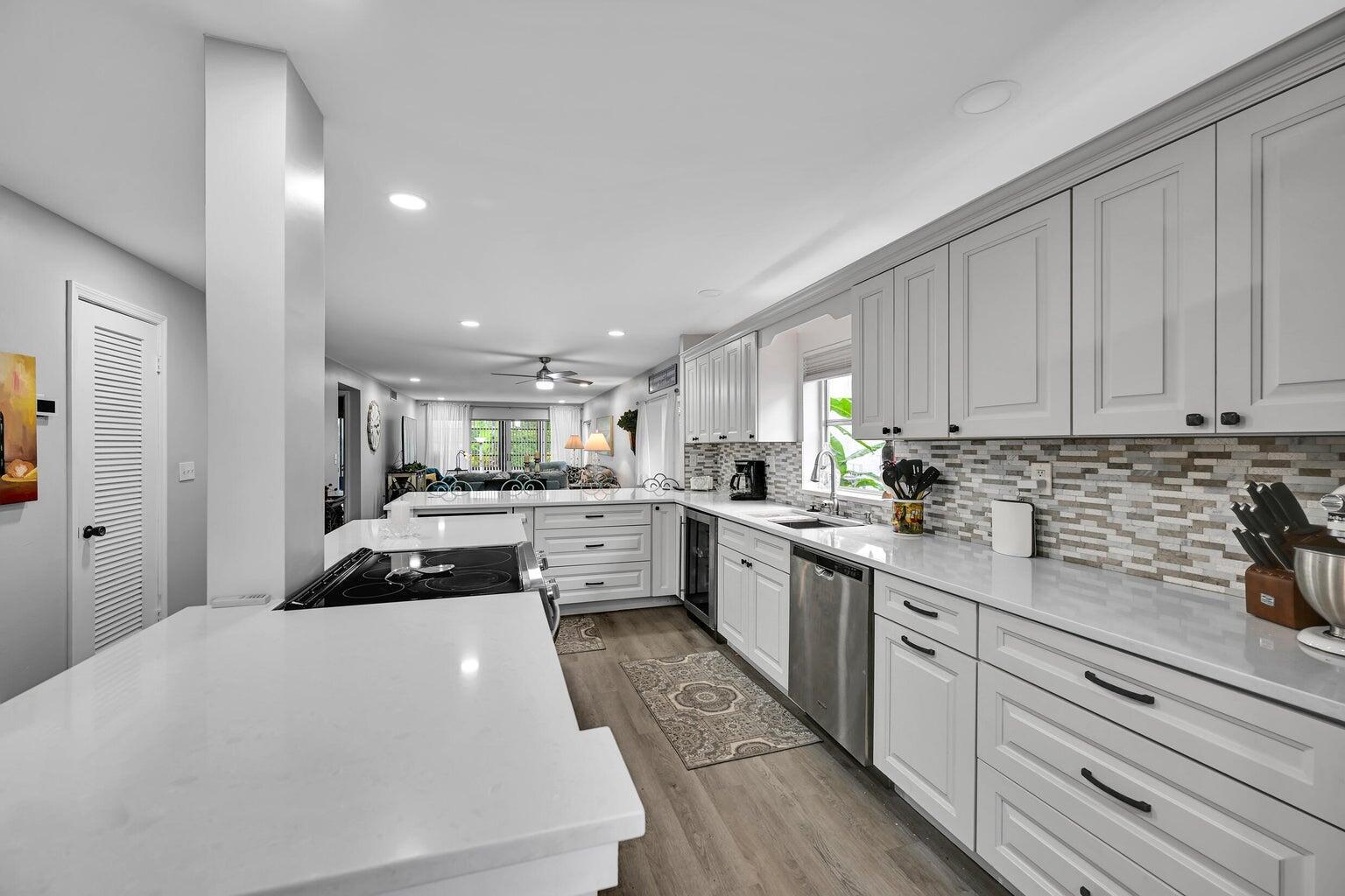 PALM GREENS AT VILLA DEL RAY CONDO II - Residential