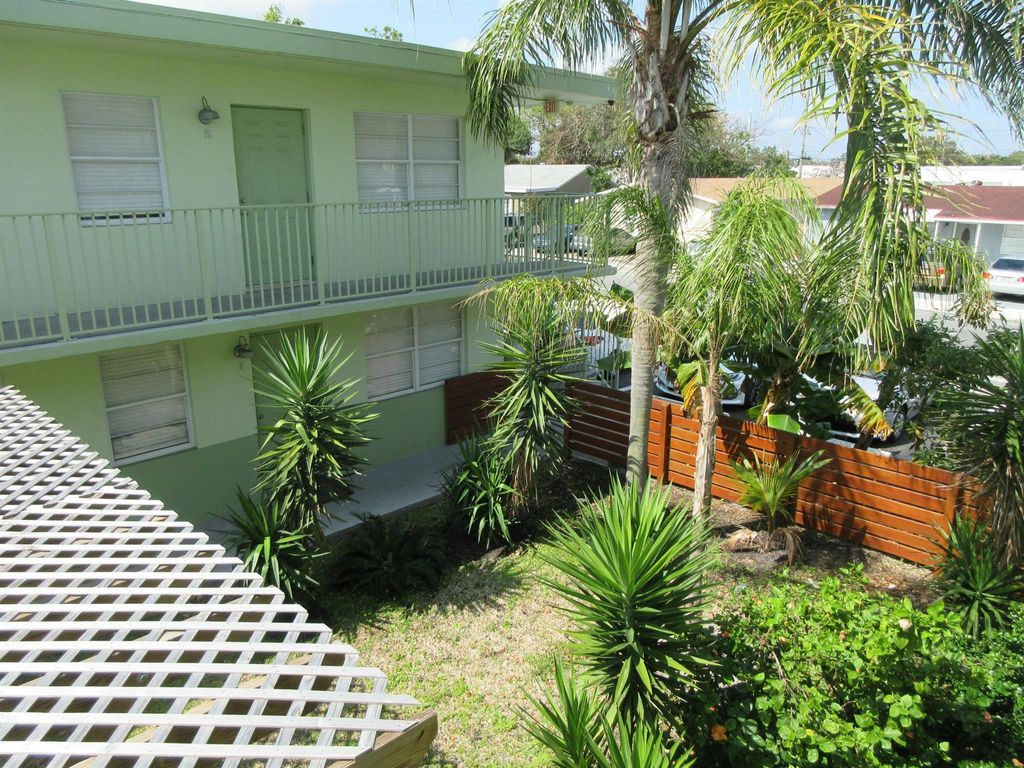 Photo of 1122 N H Street #12, Lake Worth Beach, FL 33460 (MLS # R11044411)