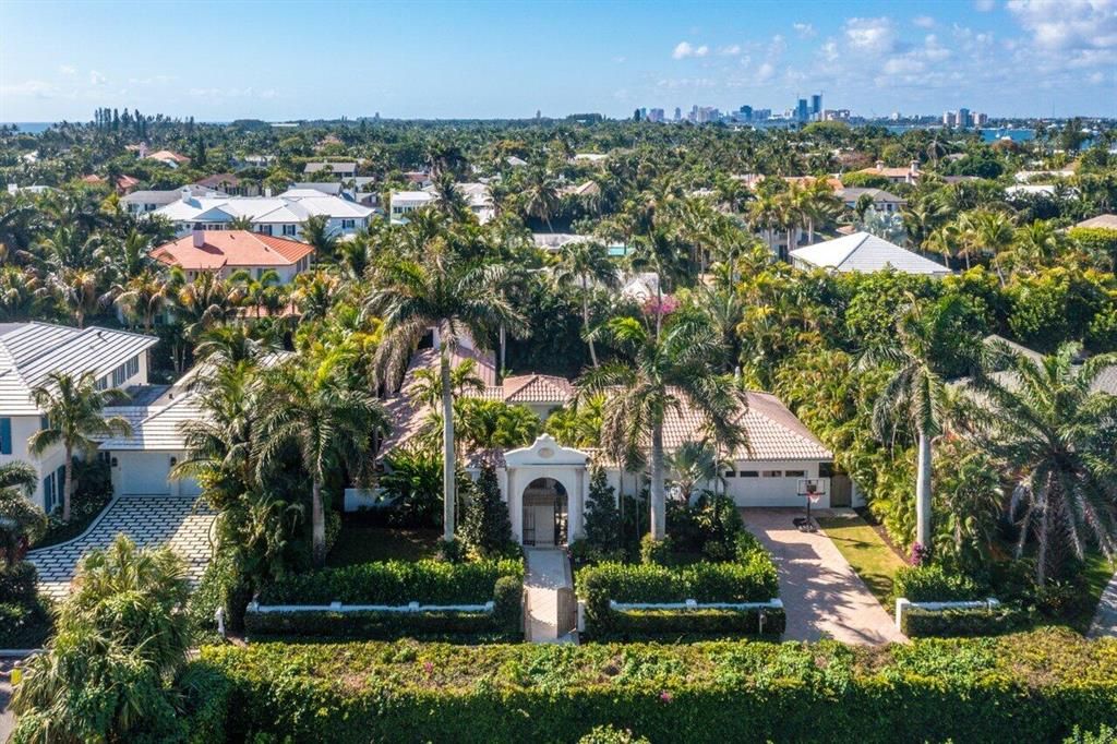 Photo of 224 La Puerta Way Way, Palm Beach, FL 33480 (MLS # R10784562)