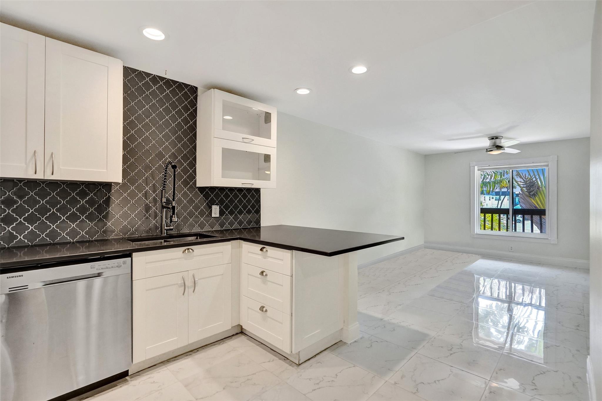 2920 NE 8th Ter 202