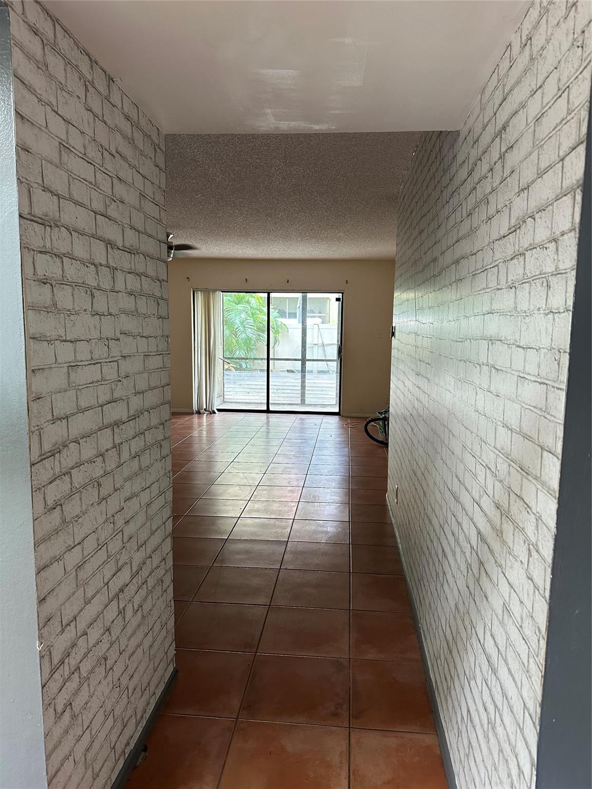 Investor Special! Don’t miss this opportunity to own a spacious condo with tons of potential. This unit is a true diamond in the rough—ideal for those looking to renovate and add value. Featuring a generous floor plan, this property offers the perfect canvas for your vision. Located in a desirable community with strong rental potential, this is a great chance to flip or hold for income. Unit needs full renovation — Priced to sell!