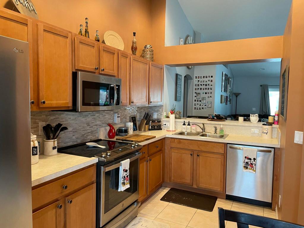 PORT ST LUCIE SEC16 - Residential Lease