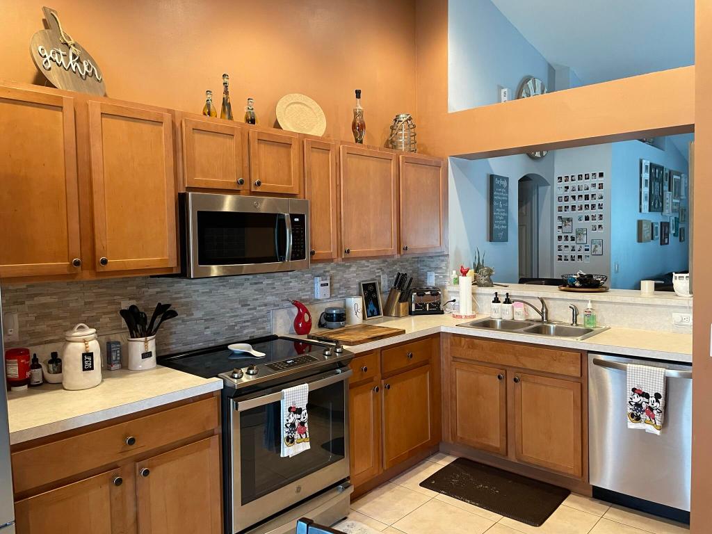 PORT ST LUCIE SEC16 - Residential Lease