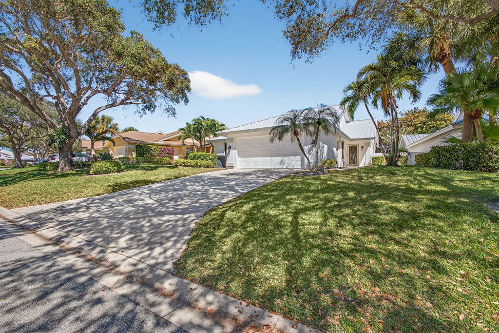 Photo of 239 Ridge Road, Jupiter, FL 33477 (MLS # R11167038)