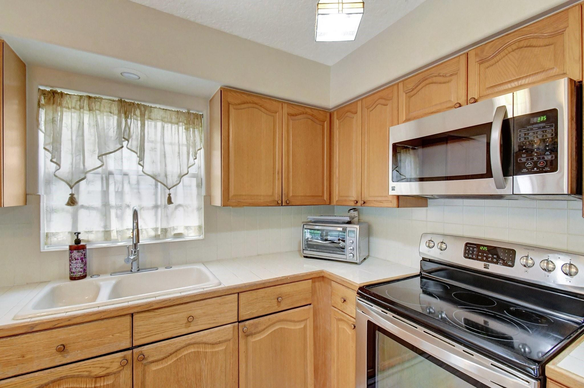 Embassy Lakes - Residential