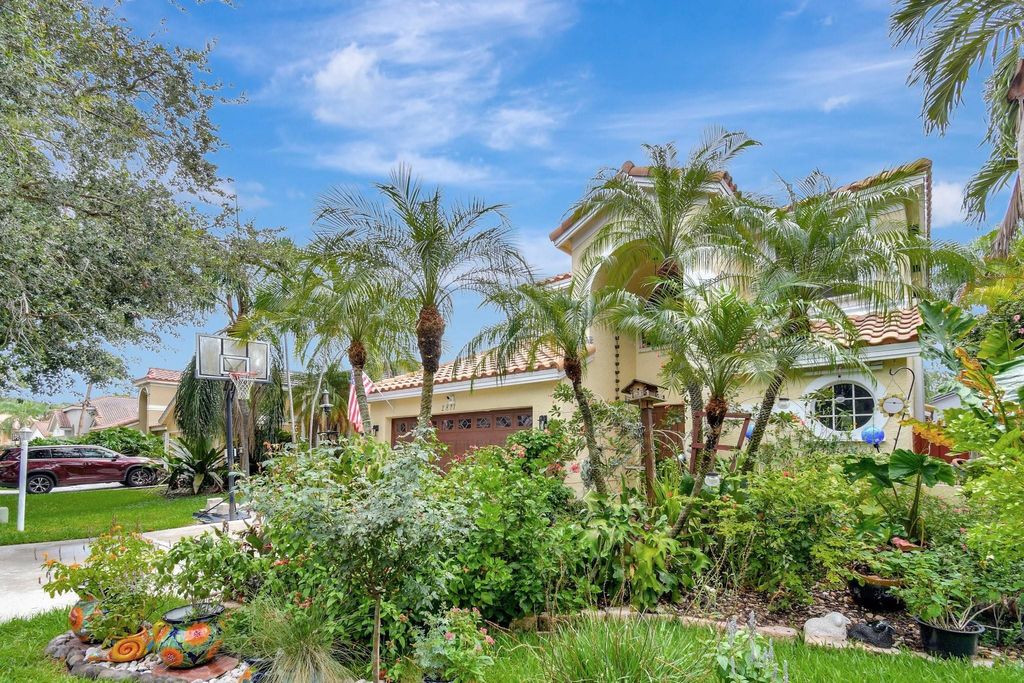 Photo of 2811 Montevideo Avenue, Hollywood, FL 33026 (MLS # F10555855)