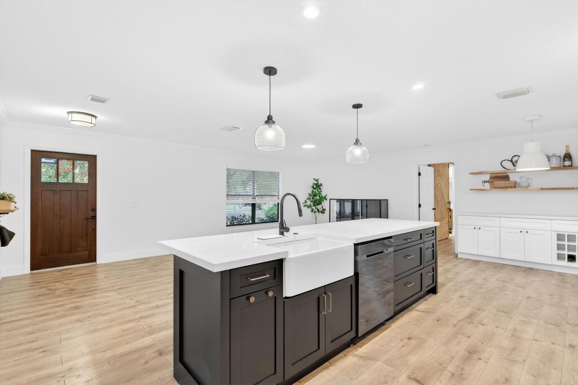 PINEAPPLE PARK - Residential