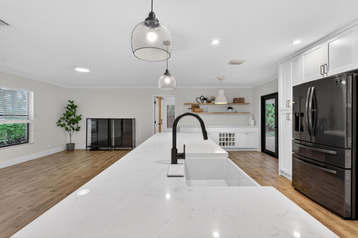 PINEAPPLE PARK - Residential