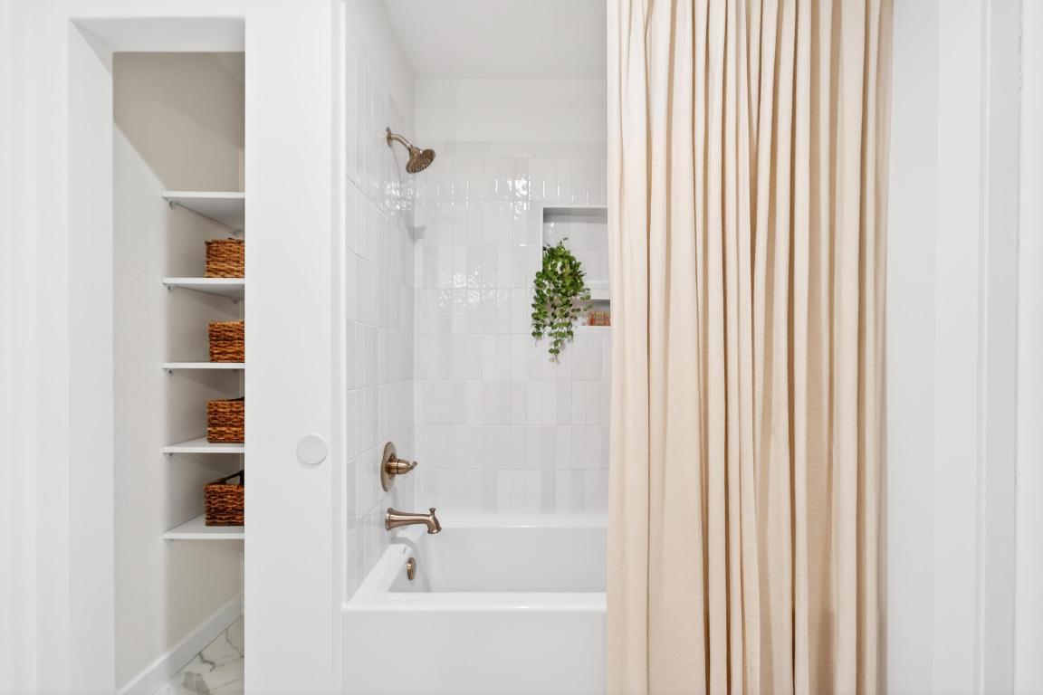 PINEAPPLE PARK - Residential