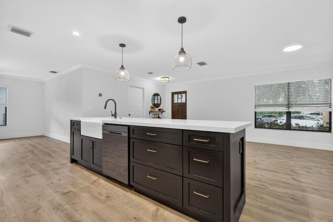 PINEAPPLE PARK - Residential