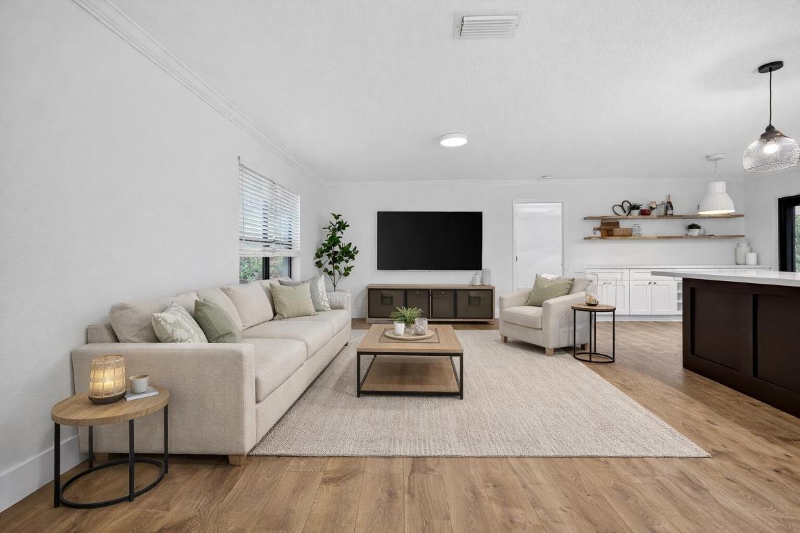 PINEAPPLE PARK - Residential