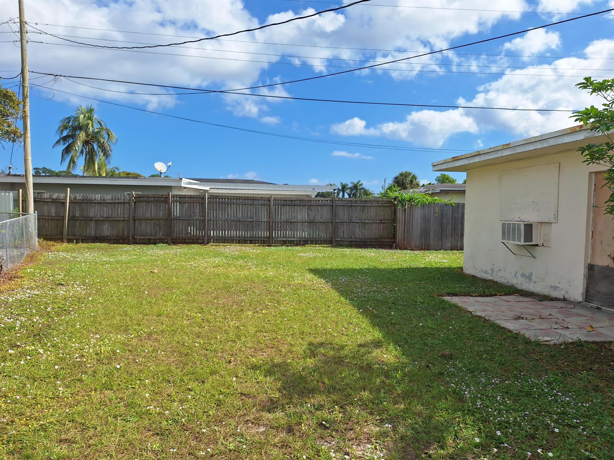 Cresthaven of Palm Beach - Residential