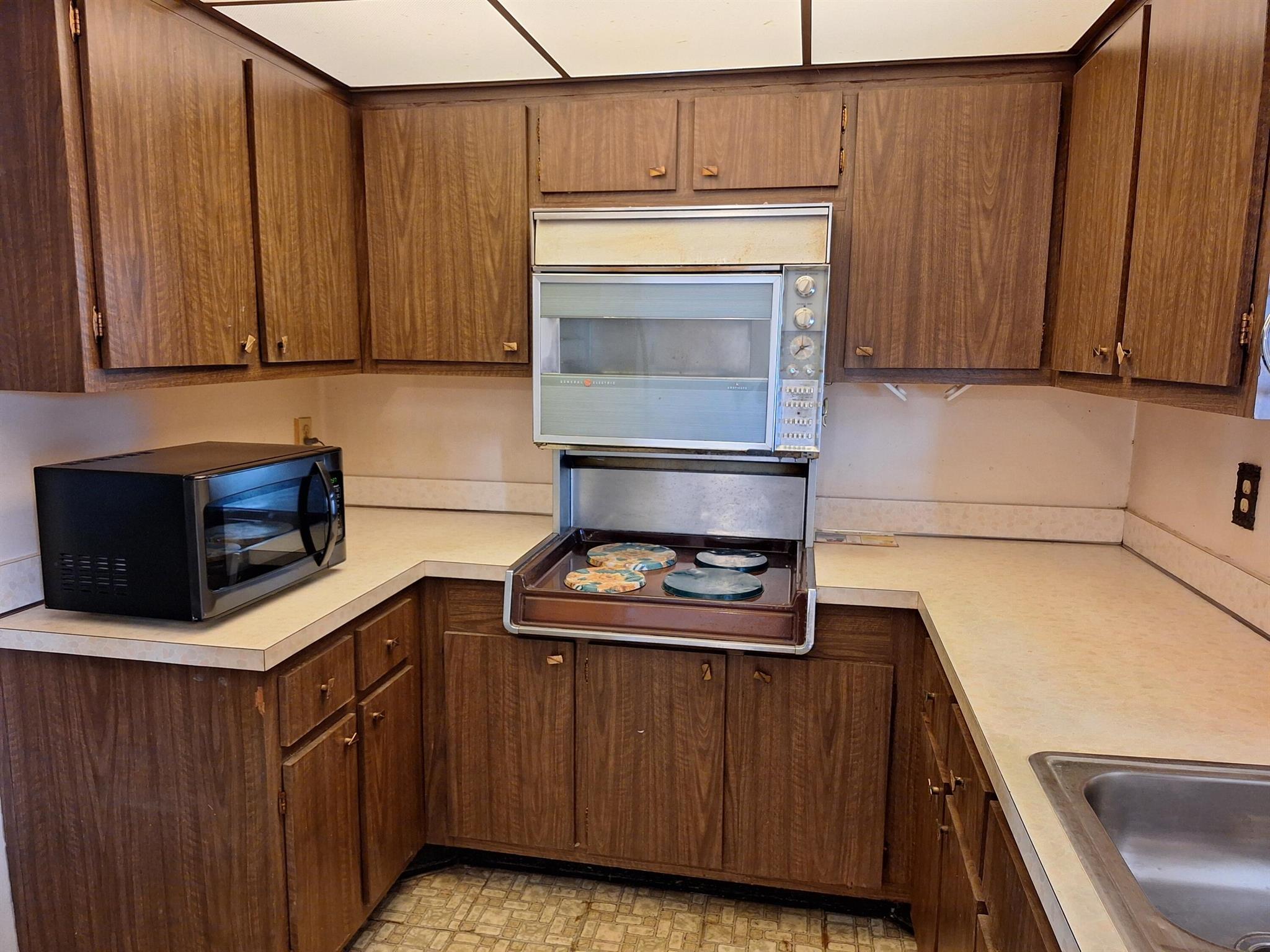 Cresthaven of Palm Beach - Residential