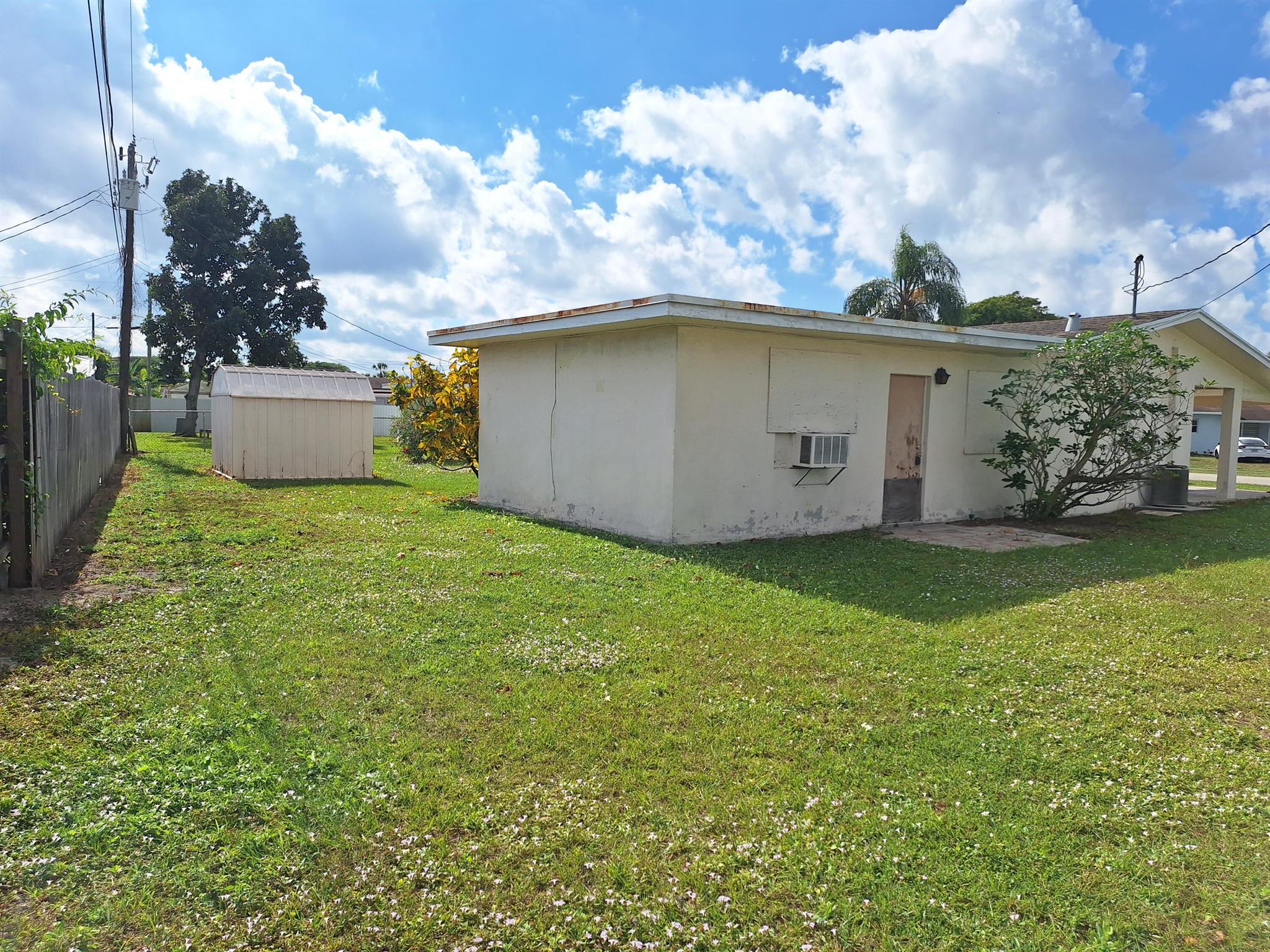 Cresthaven of Palm Beach - Residential