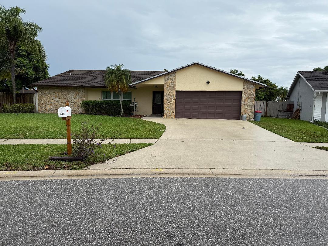 Well-maintained house 3/2 , 2 CG , pool and a fenced backyard. Close to everything.
