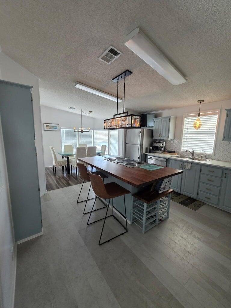 Spanish Lakes - Residential Lease