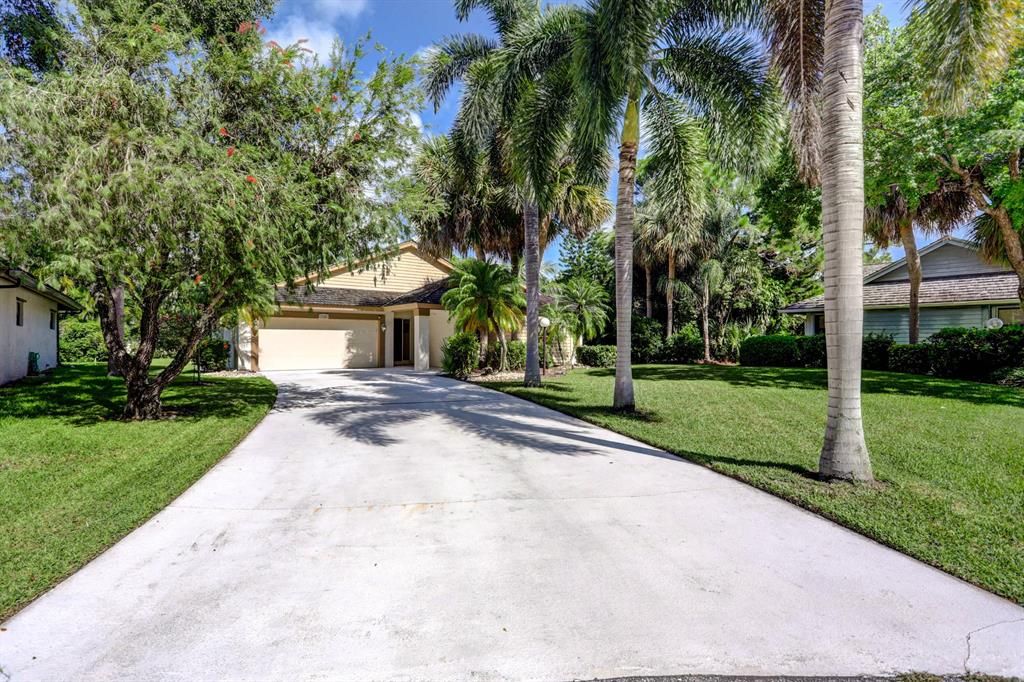 Photo of 5749 Turnwood Court, Jupiter, FL 33458 (MLS # R10755915)