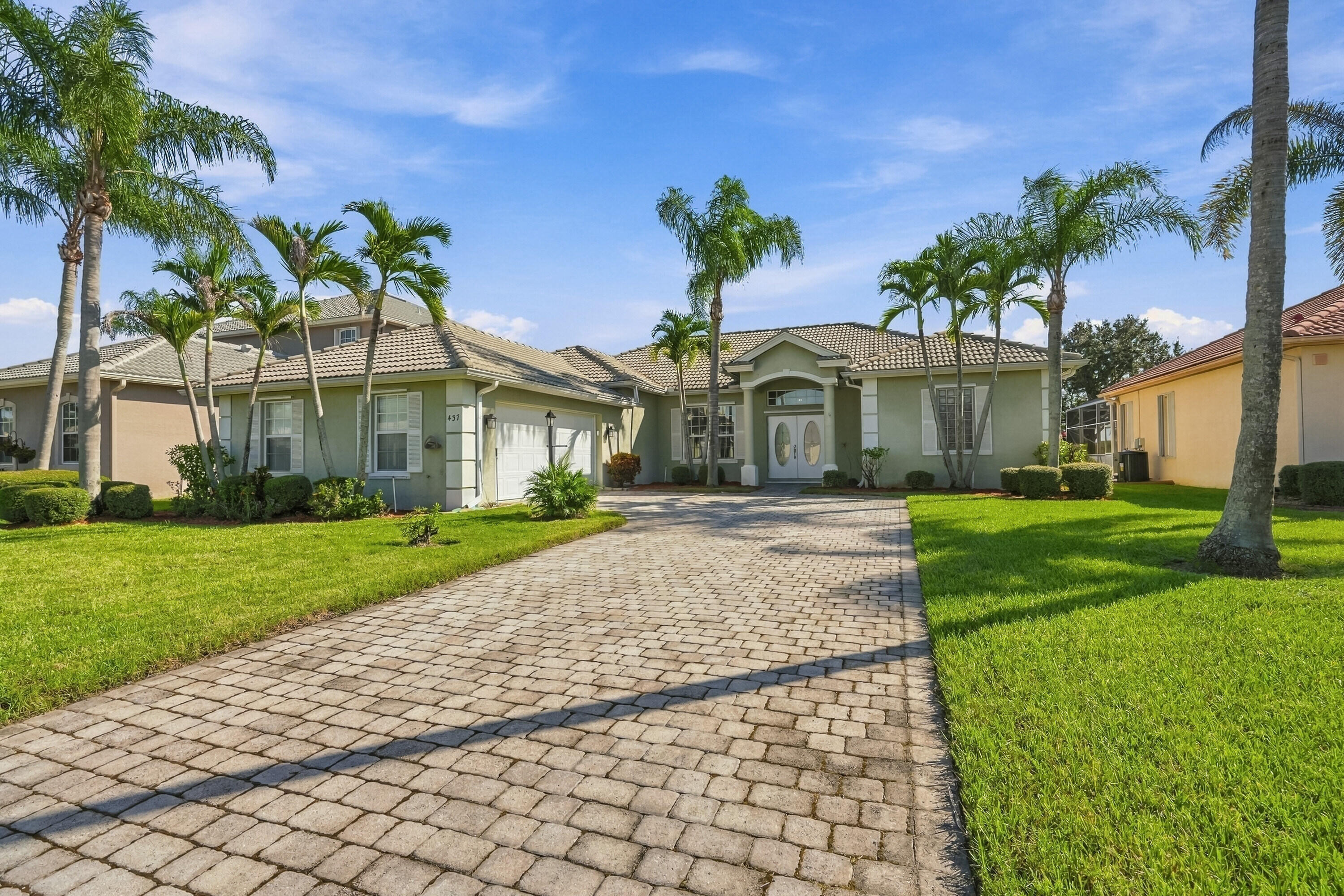 437 NW Canterbury Court