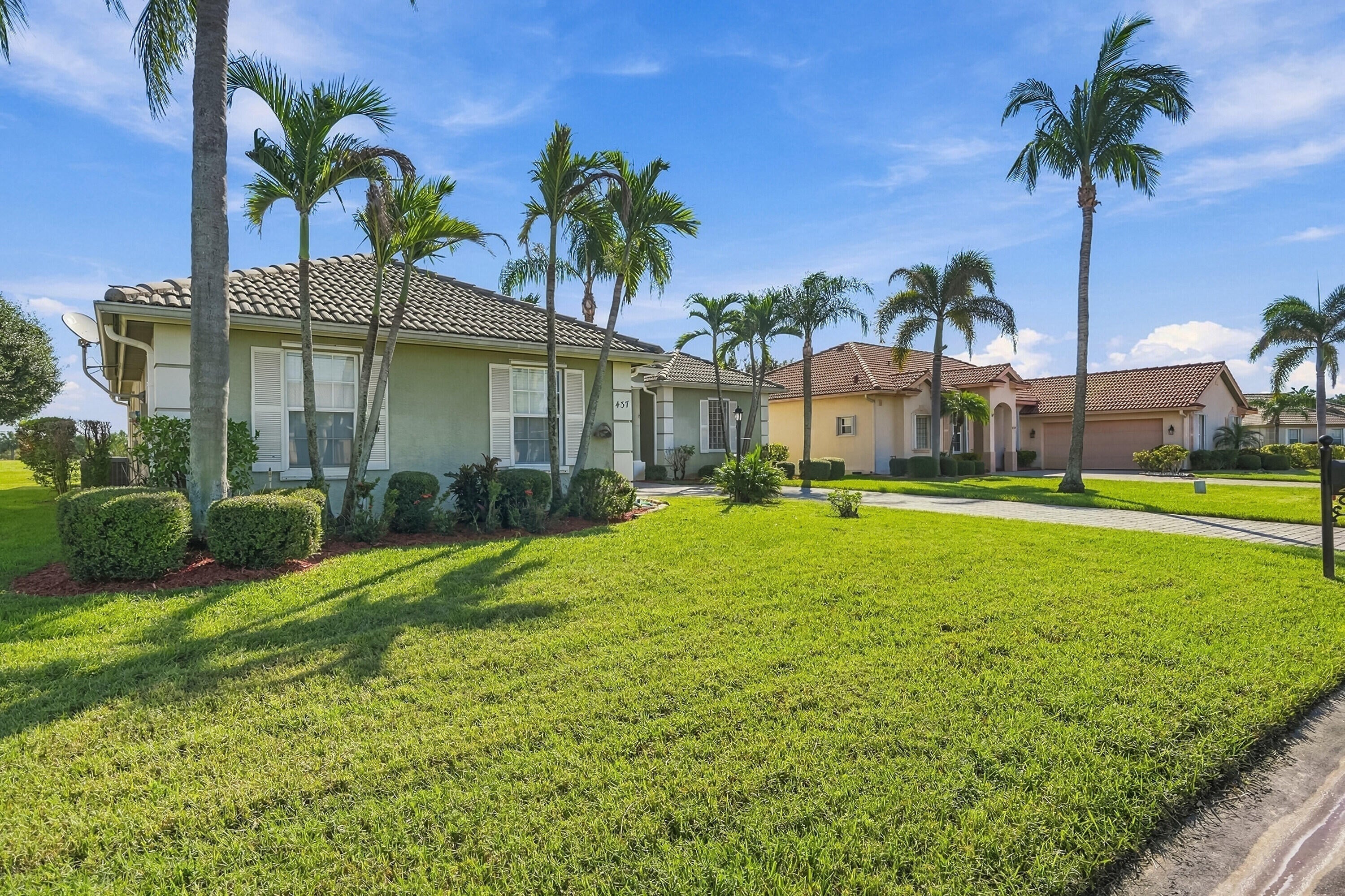 437 NW Canterbury Court