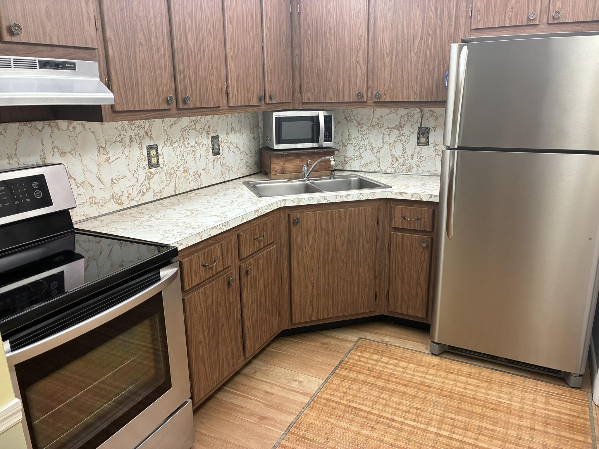 OAKLAND GROVE VILLAGE CONDO - Residential