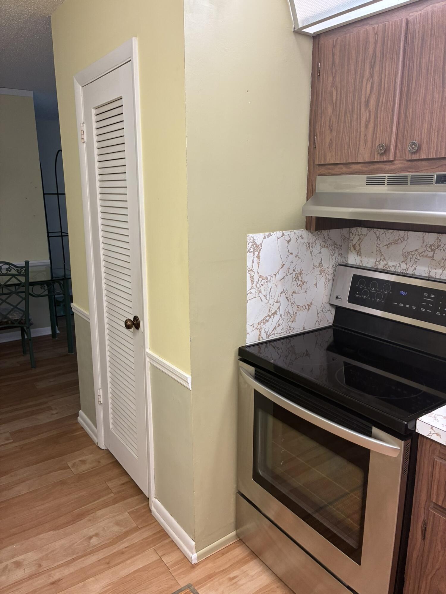 OAKLAND GROVE VILLAGE CONDO - Residential