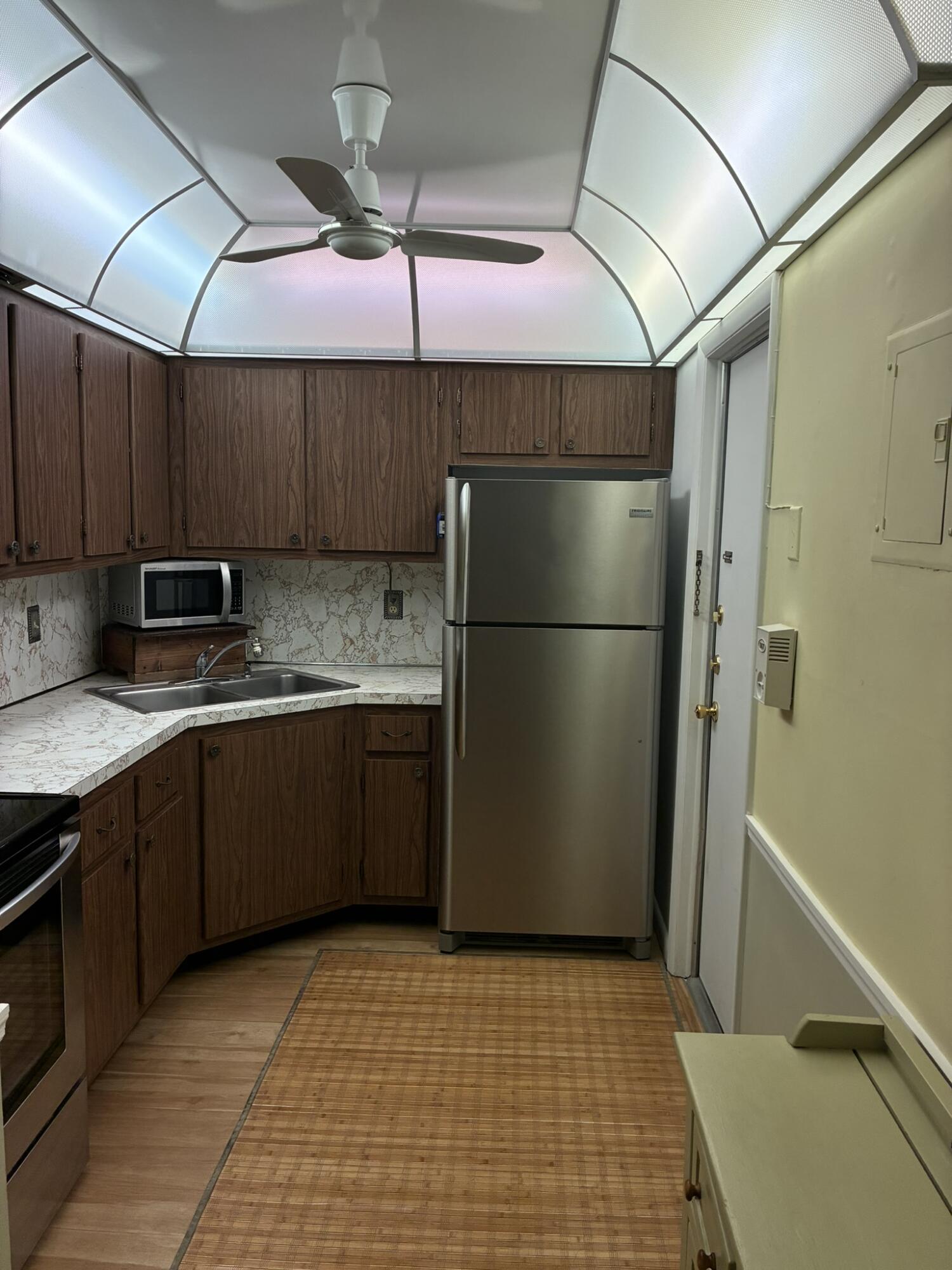 OAKLAND GROVE VILLAGE CONDO - Residential