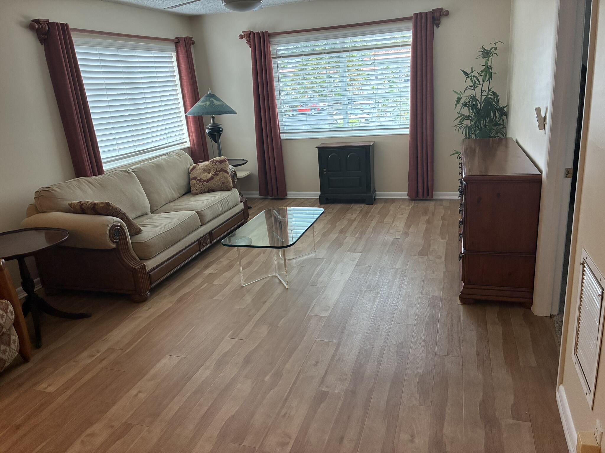 OAKLAND GROVE VILLAGE CONDO - Residential