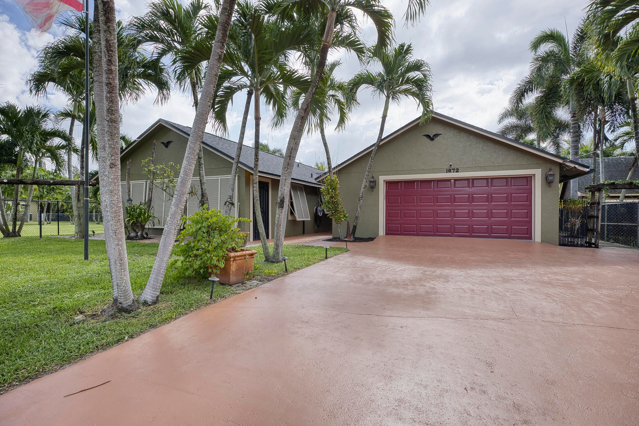 1672 ERIE Terrace