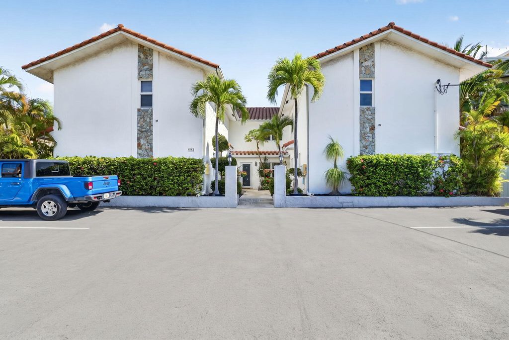 Photo of 3221 NE 15th Street, Pompano Beach, FL 33062 (MLS # B26029934)