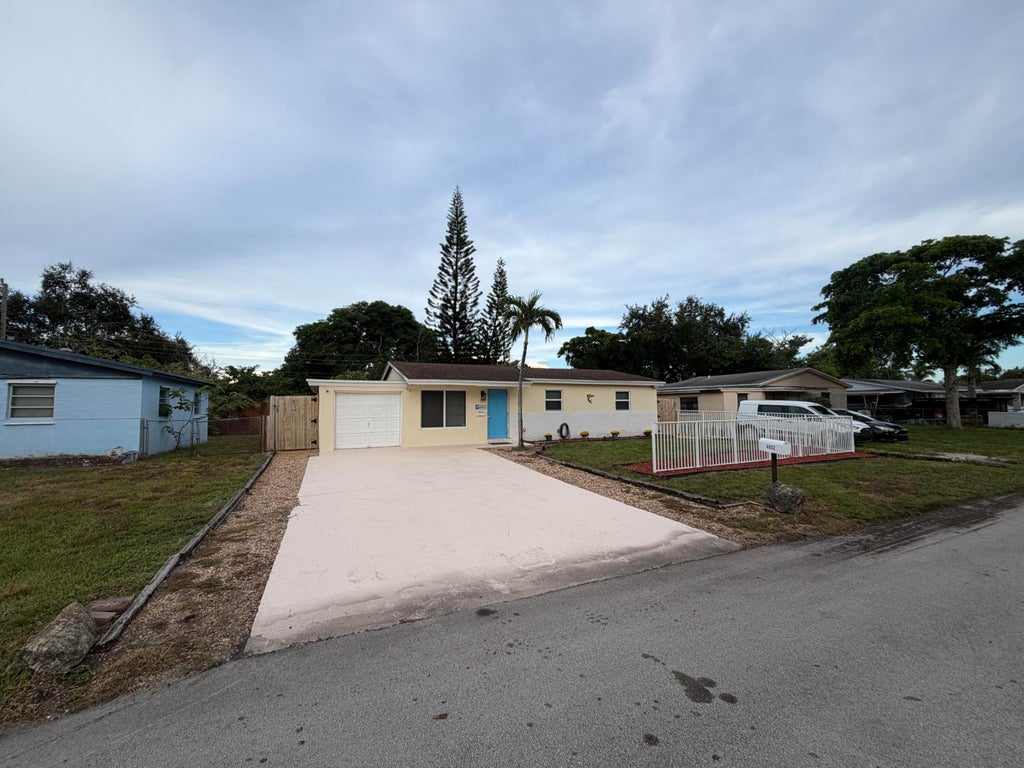 Photo of 4852 SW 44TH Terrace, Dania Beach, FL 33314 (MLS # B26071085)