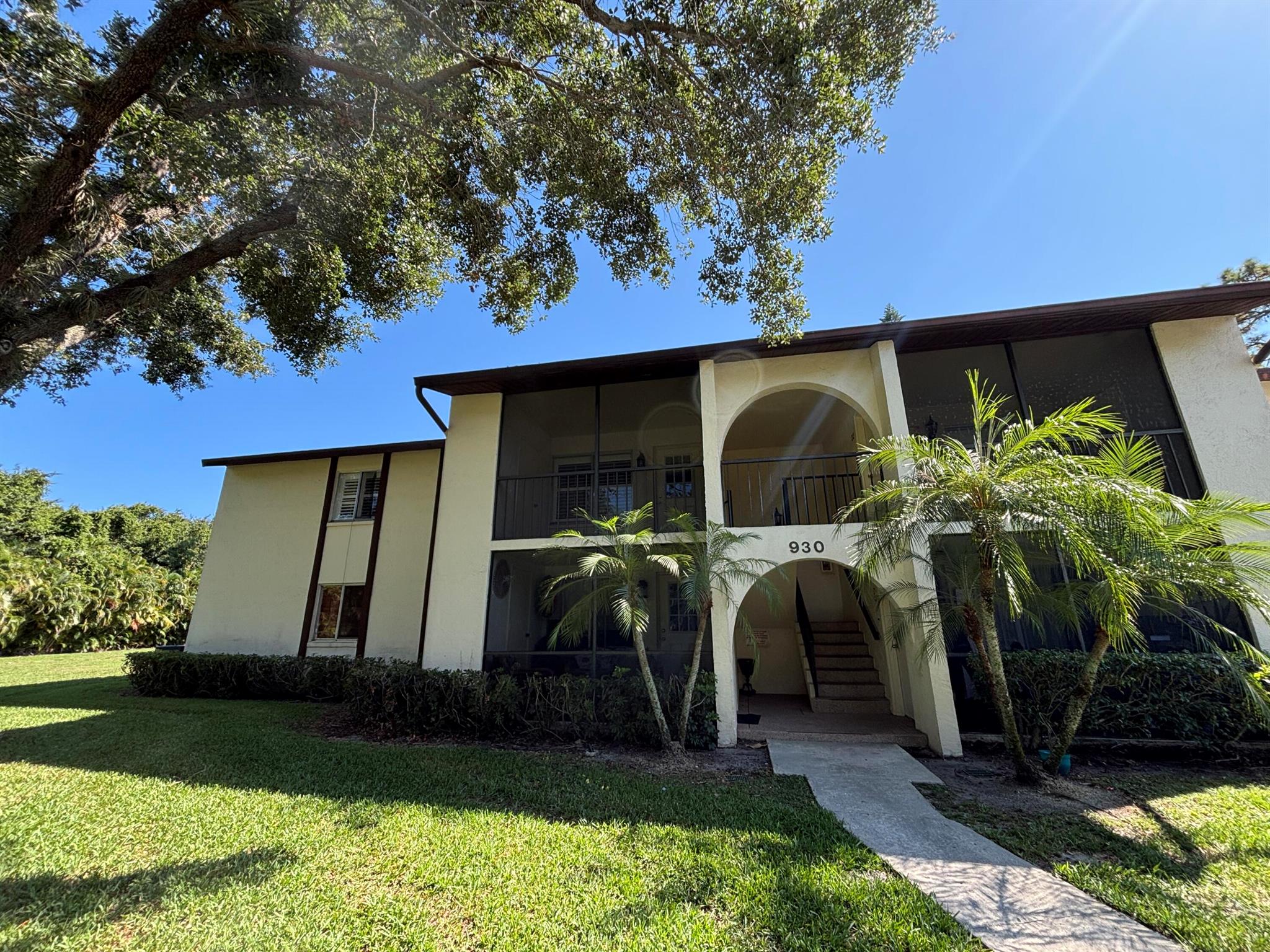 FRESHLY PAINTED AND UPDATED UNIT !!!VACANT on Lockbox, Easy to show, you will love this place, see pics!!! Screened porch facing a quiet garden area. fully fenced community in the heart of Palm Beach, close to the Turnpike, I-95 and downtown Cityplace. Very desired community steps from new ball park. Minimum690 FICO score required by HOA for all adults ( except married couples, Only one FICO +690 required, 1st., last andsecurity plus interview required Easy to show on Lockbox.