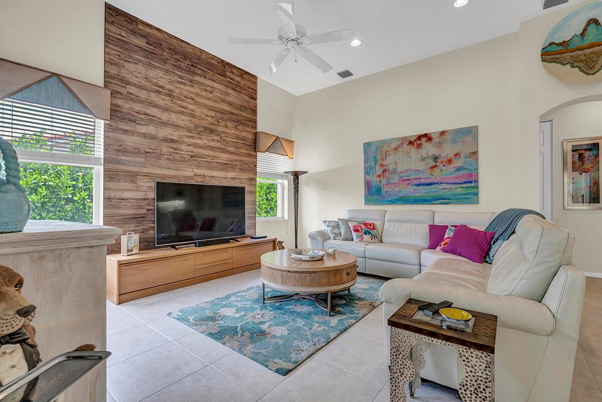 LAKERIDGE FALLS - Residential