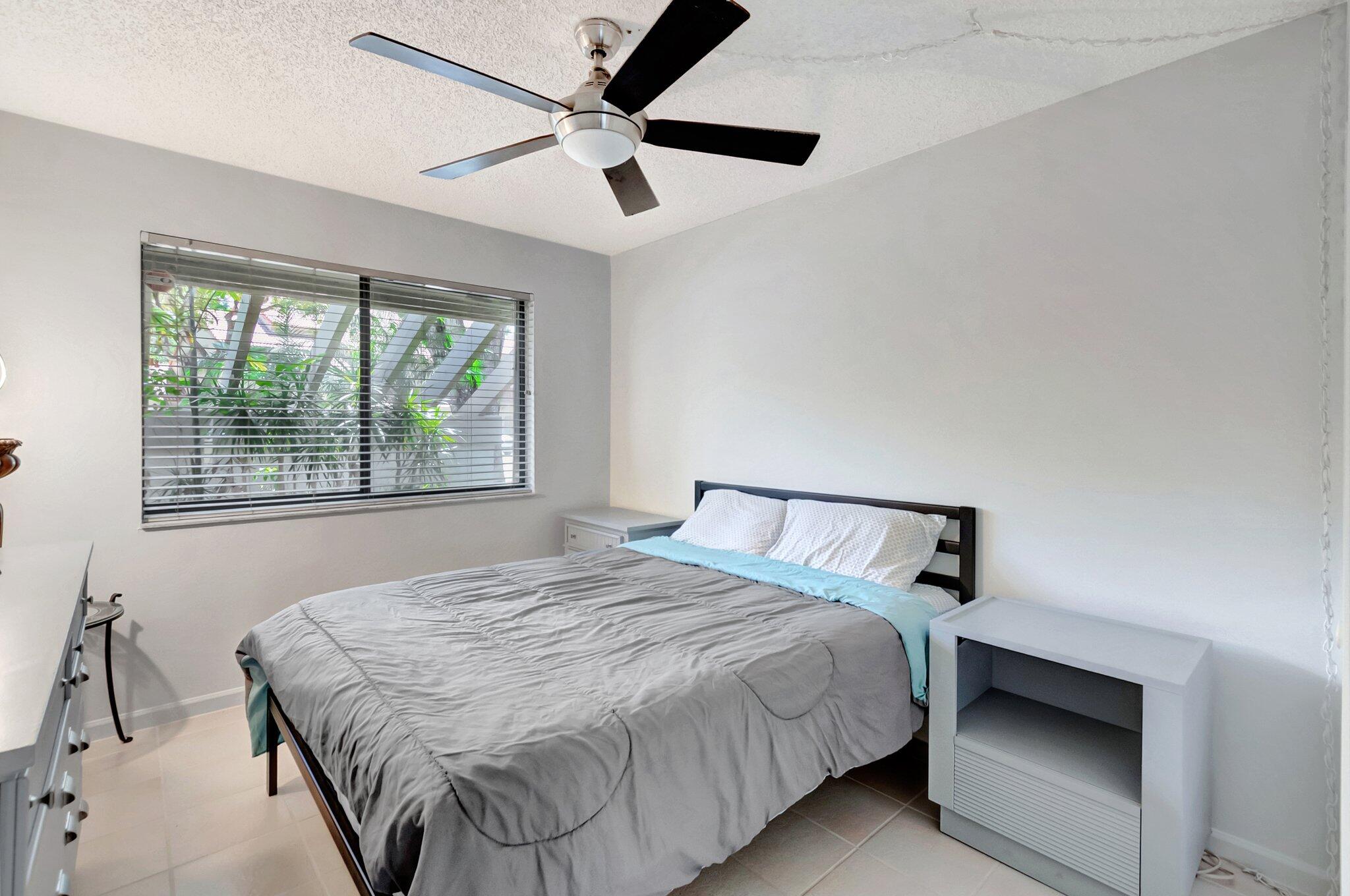 COACH HOUSES OF TOWN PLACE CONDO - Residential