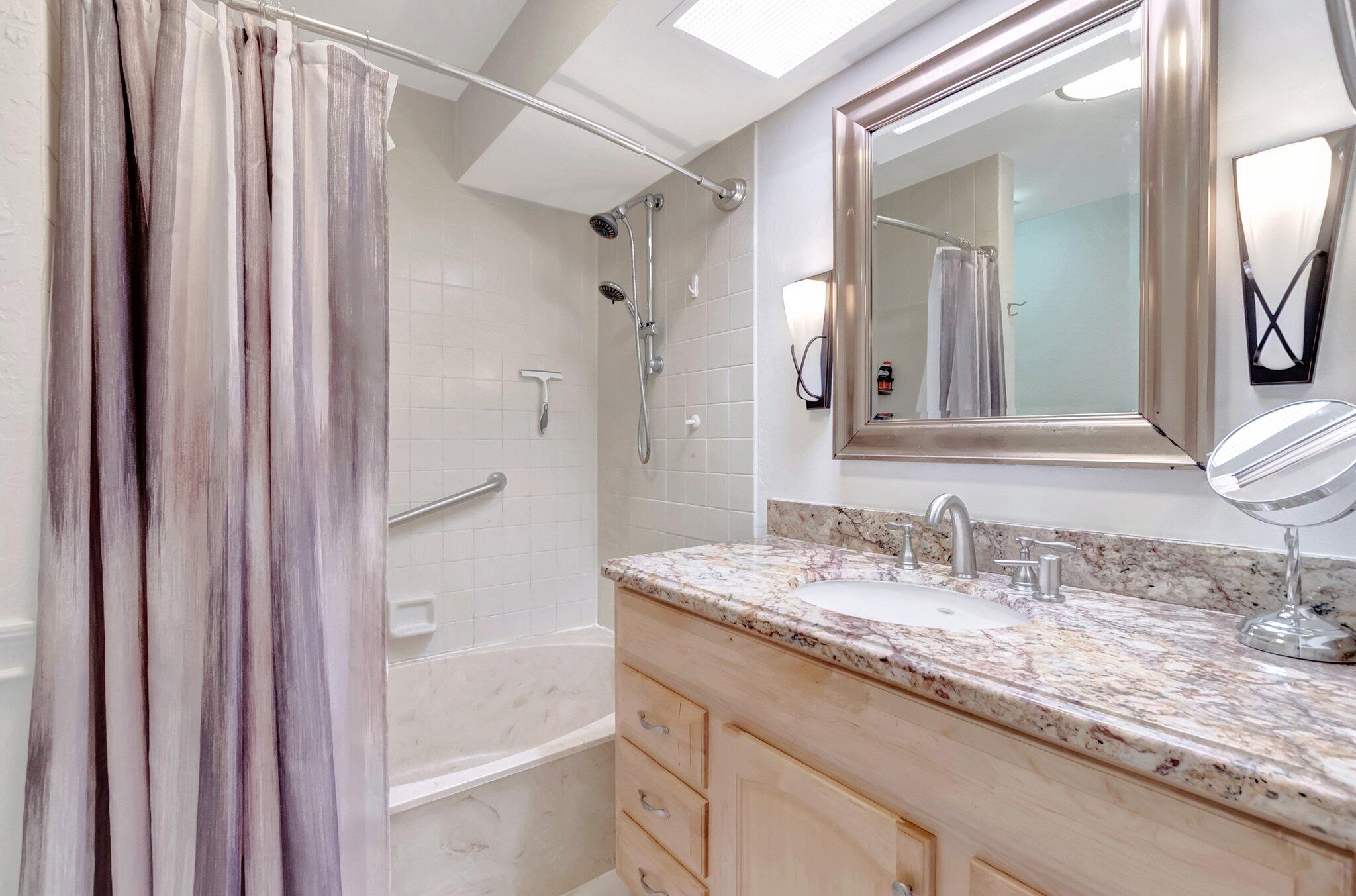 COACH HOUSES OF TOWN PLACE CONDO - Residential