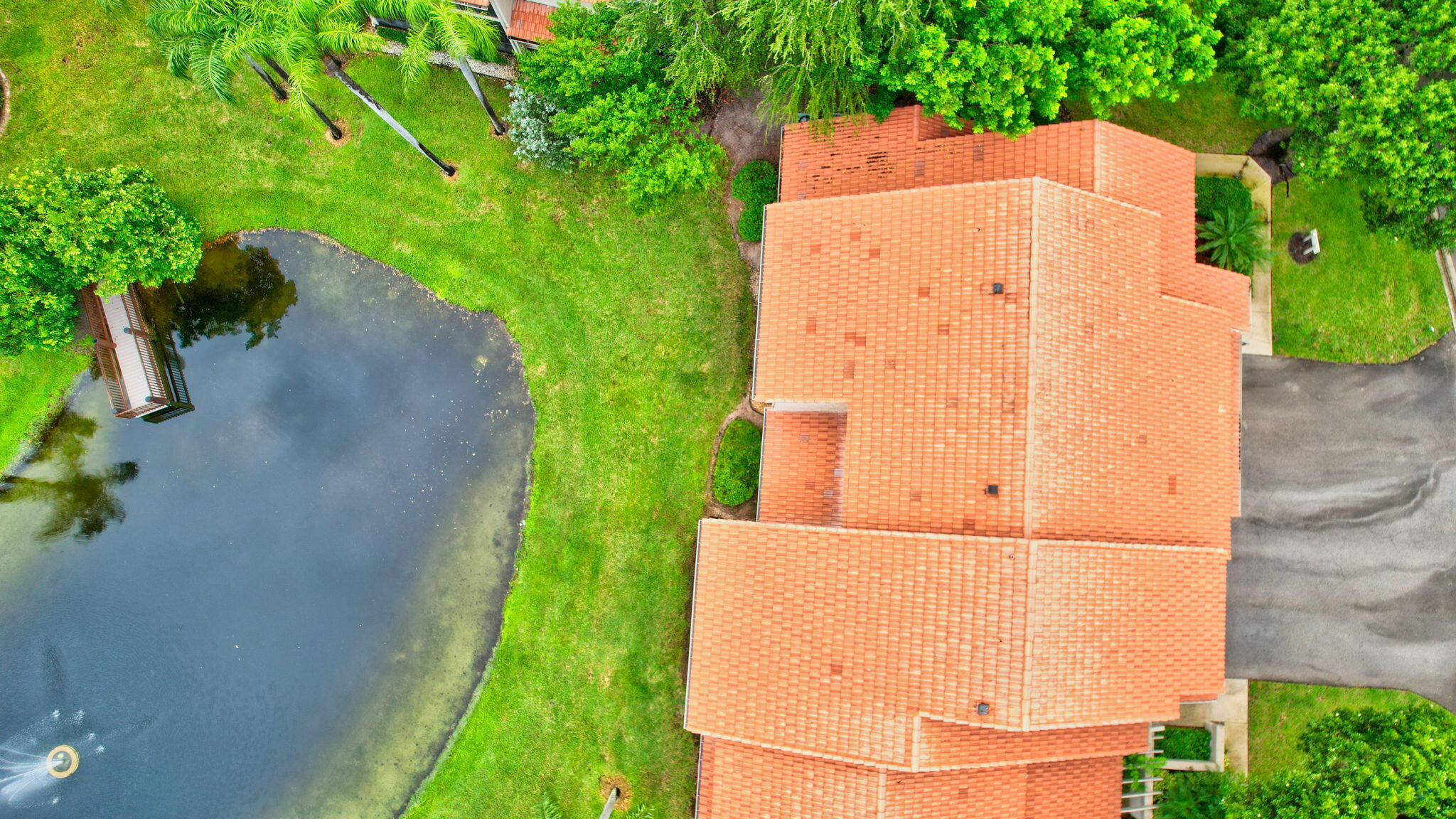 COACH HOUSES OF TOWN PLACE CONDO - Residential