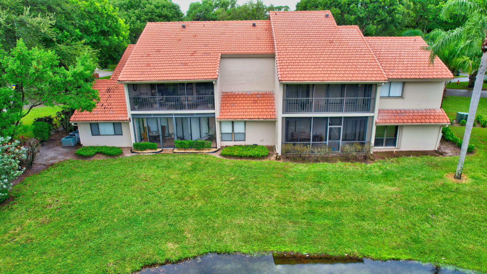 COACH HOUSES OF TOWN PLACE CONDO - Residential