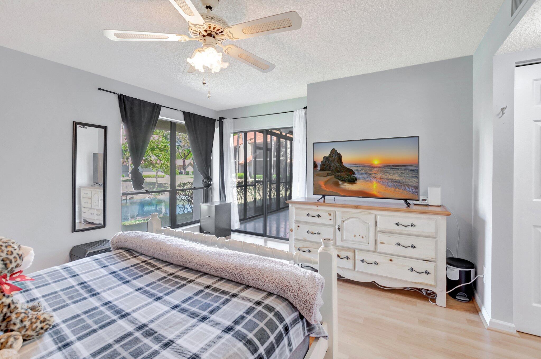 COACH HOUSES OF TOWN PLACE CONDO - Residential