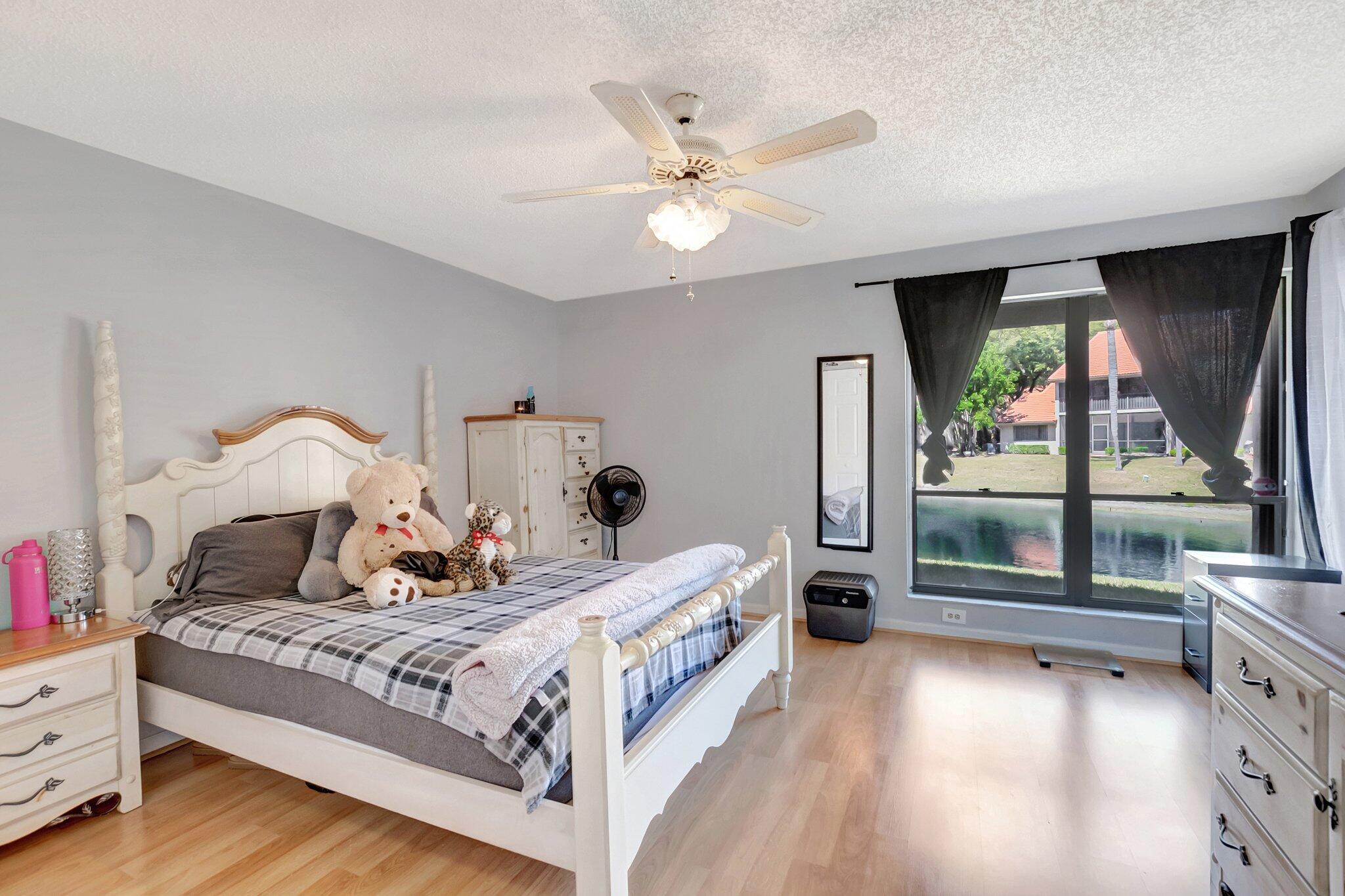 COACH HOUSES OF TOWN PLACE CONDO - Residential