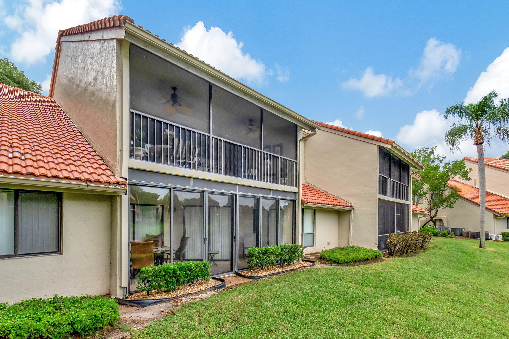 COACH HOUSES OF TOWN PLACE CONDO - Residential