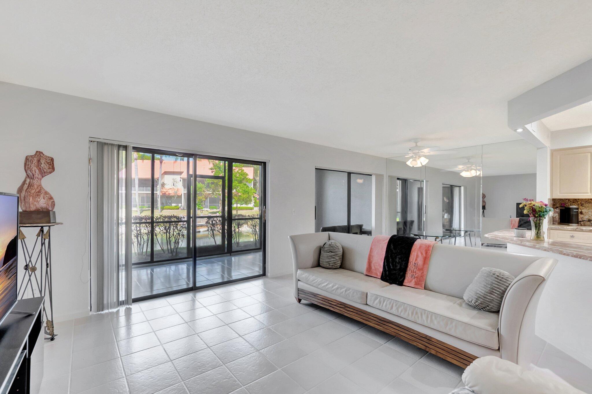 COACH HOUSES OF TOWN PLACE CONDO - Residential